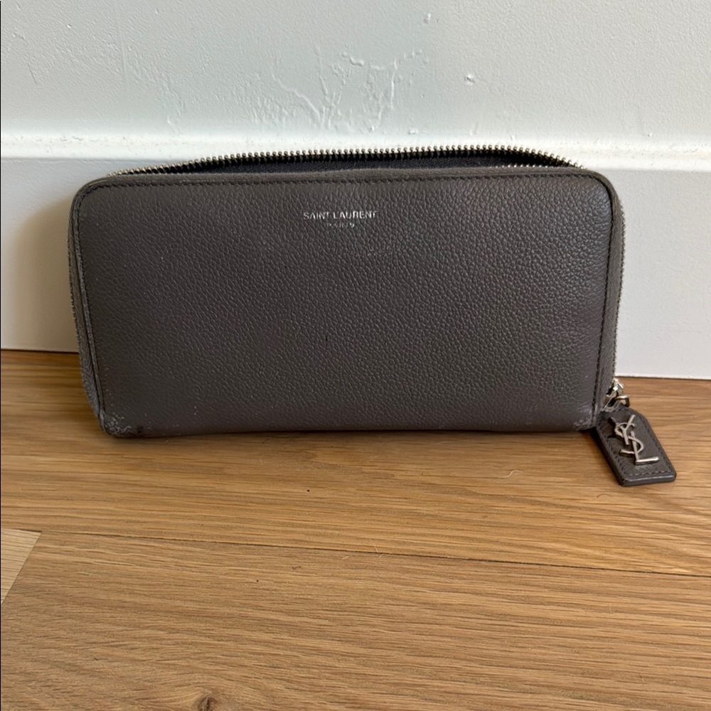 Flash Sale! Saint Laurent Gray Leather Wallet Sleek Design